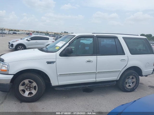 2000 FORD EXPEDITION XLT VIN: 1FMRU15L8YLA36688