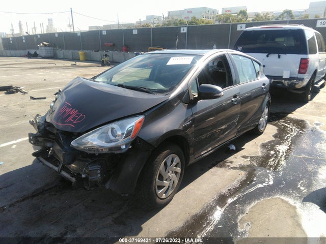 Toyota Prius C One/two/three/four 2015 JTDKDTB32F1102229 Image 2