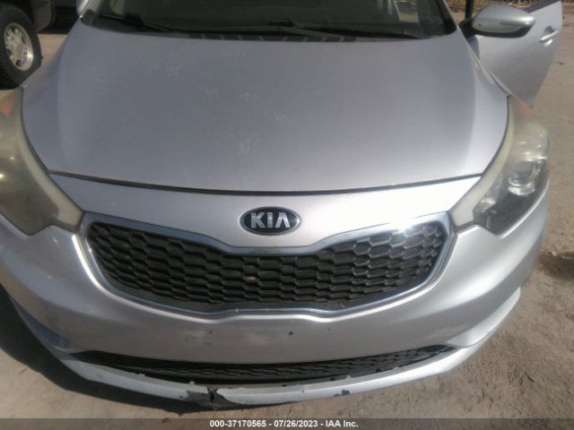KNAFK5A85G5604417 KIA Forte 5-door Lx