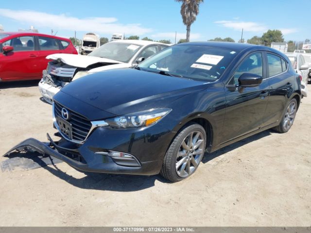 Mazda Mazda3 5-door Touring 2018 3MZBN1L39JM196229 Image 2