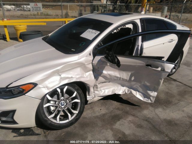 3FA6P0RU2KR148784 Ford Fusion Hybrid Titanium