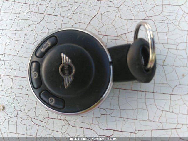 2007 MINI COOPER HARDTOP VIN: WMWMF33537TT57218