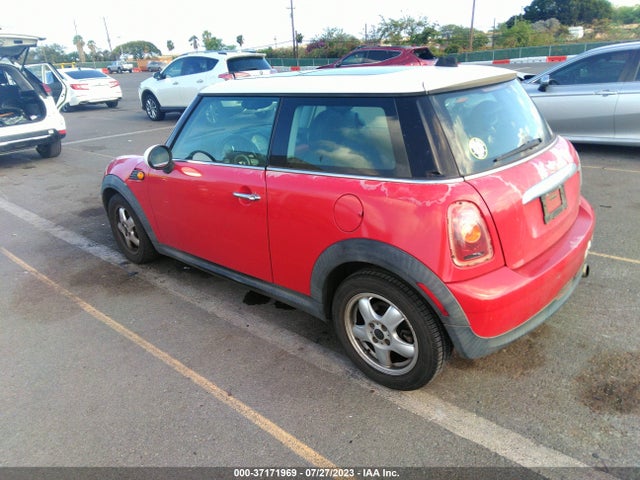 2007 MINI COOPER HARDTOP VIN: WMWMF33537TT57218