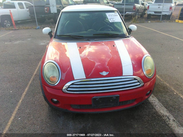 2007 MINI COOPER HARDTOP VIN: WMWMF33537TT57218