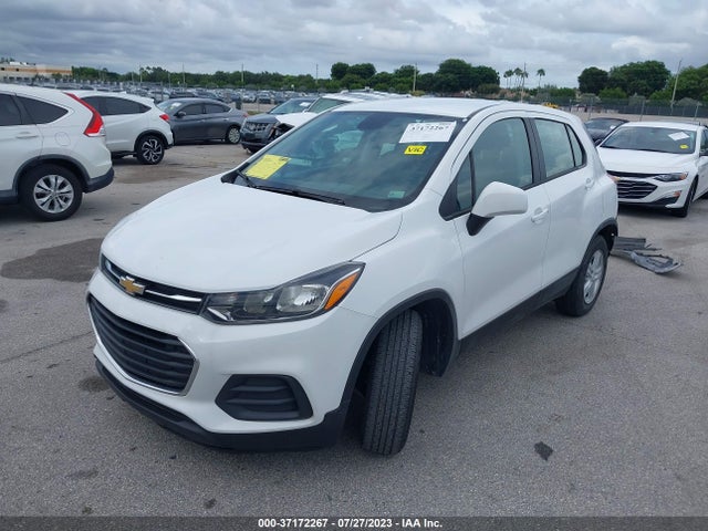 Chevrolet TRAX LS 2020 KL7CJKSB8LB049389 Image 2