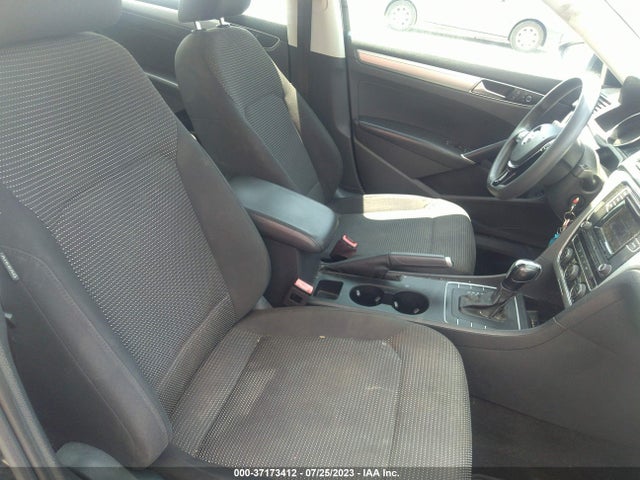 1VWAT7A31GC053292 Volkswagen Passat 1.8t S