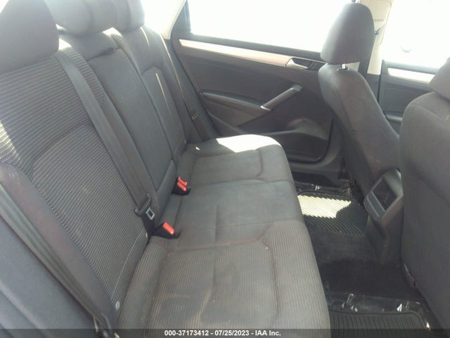 1VWAT7A31GC053292 Volkswagen Passat 1.8t S