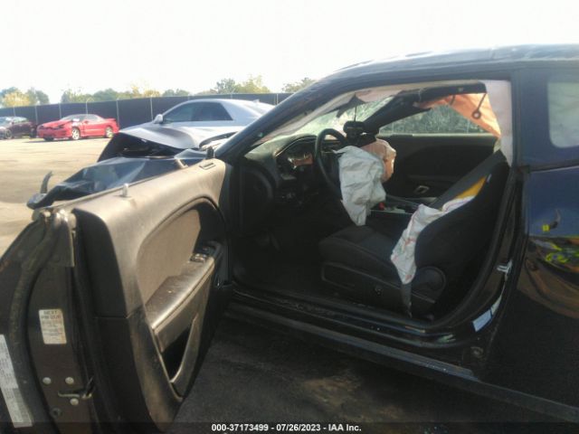 2C3CDZAG0GH217527 Dodge Challenger Sxt