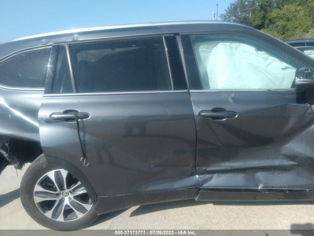 Toyota Highlander Xle 2021 5TDGZRBH9MS525072 Image 4
