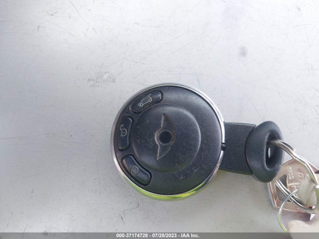 2011 MINI COOPER WMWSU3C59BTX97238 Photo 10