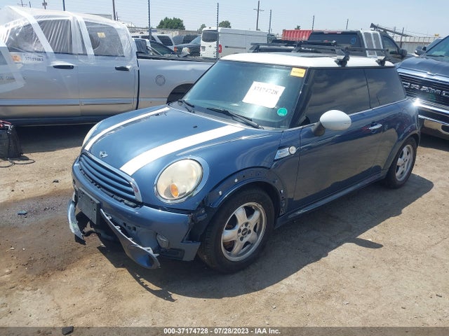2011 MINI COOPER WMWSU3C59BTX97238 Photo 1