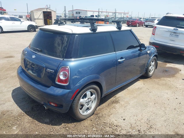 2011 MINI COOPER WMWSU3C59BTX97238 Photo 3