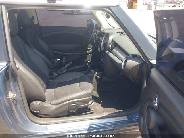 2011 MINI COOPER WMWSU3C59BTX97238 Photo 4