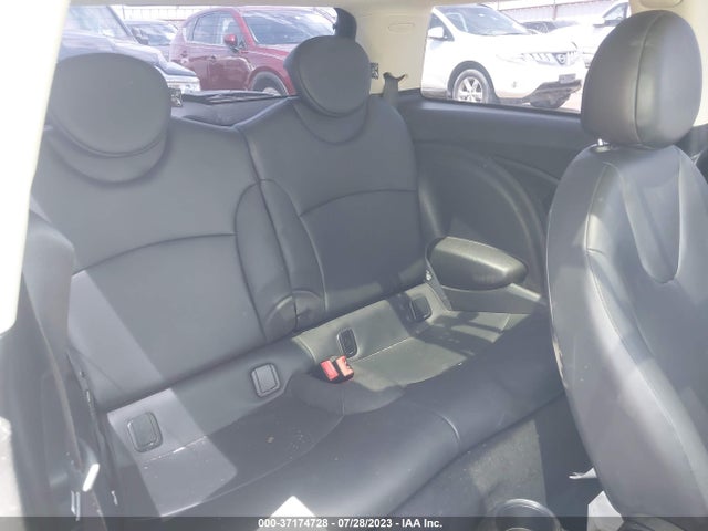 2011 MINI COOPER WMWSU3C59BTX97238 Photo 7