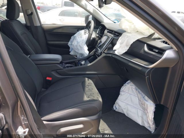 1C4RJKAG3P8807832 Jeep Grand Cherokee L Laredo