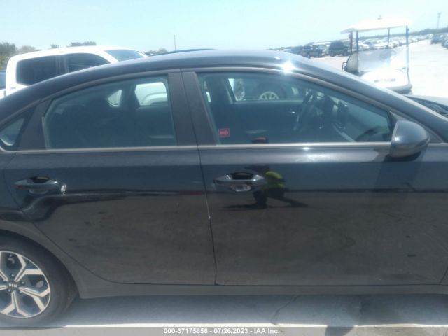 3KPF24AD9ME309377 KIA Forte Lxs