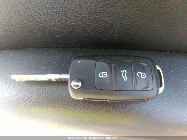 3VWL17AJ1EM325171 Volkswagen Jetta Sedan Sel