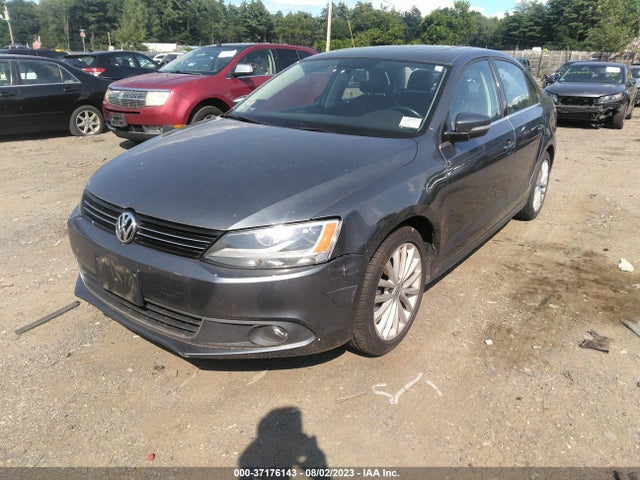 3VWL17AJ1EM325171 Volkswagen Jetta Sedan Sel