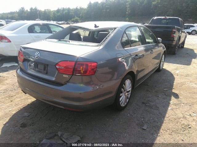 3VWL17AJ1EM325171 Volkswagen Jetta Sedan Sel
