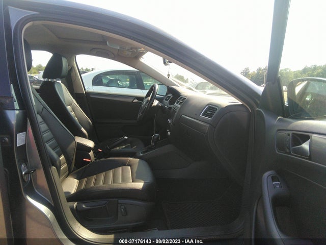 3VWL17AJ1EM325171 Volkswagen Jetta Sedan Sel