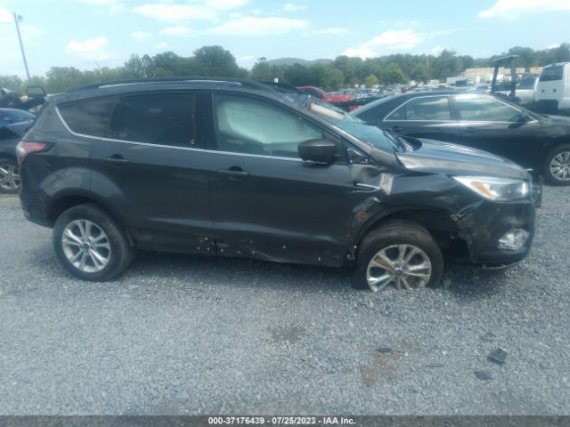 1FMCU9GDXJUA88592 Ford ESCAPE SE