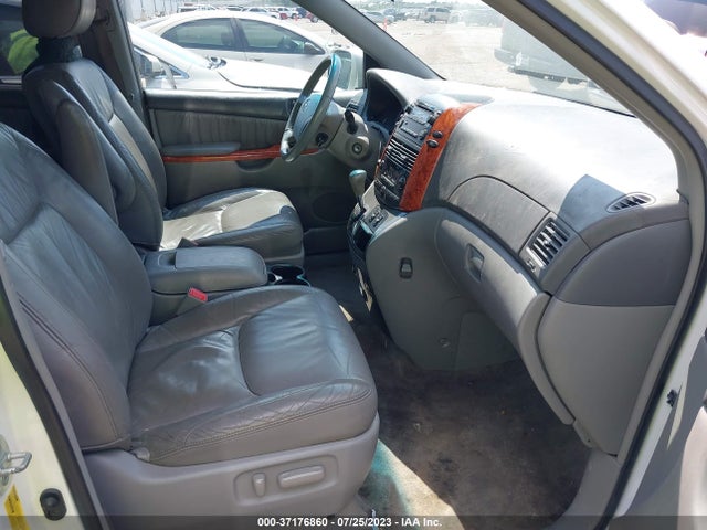 2010 TOYOTA SIENNA XLE VIN: 5TDYK4CC7AS301261