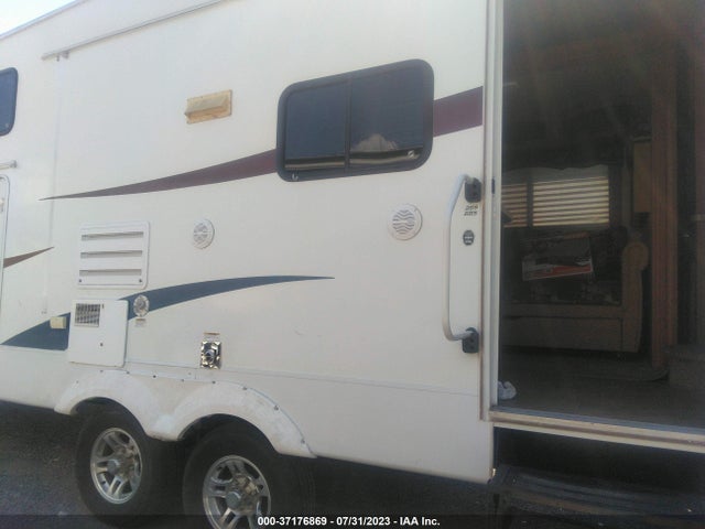 2010 CHAPARRAL TRAVEL TRLR VIN: 5ZT3CLSB5AA301698