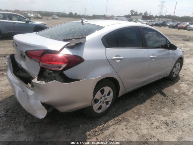 KIA FORTE LX 2018 3KPFK4A70JE268885 Image 10