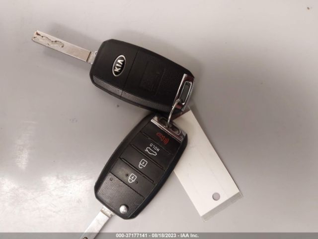 3KPA24AB1KE241503 KIA RIO S