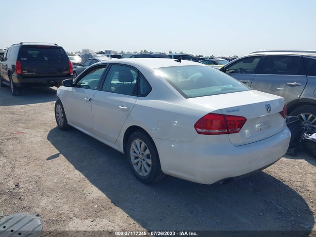 1VWAT7A34EC072688 Volkswagen Passat Wolfsburg Ed