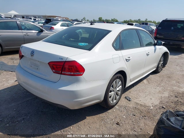 1VWAT7A34EC072688 Volkswagen Passat Wolfsburg Ed