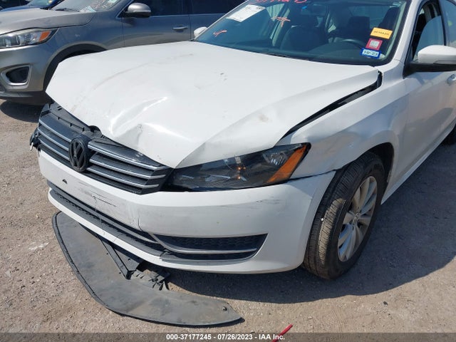 1VWAT7A34EC072688 Volkswagen Passat Wolfsburg Ed