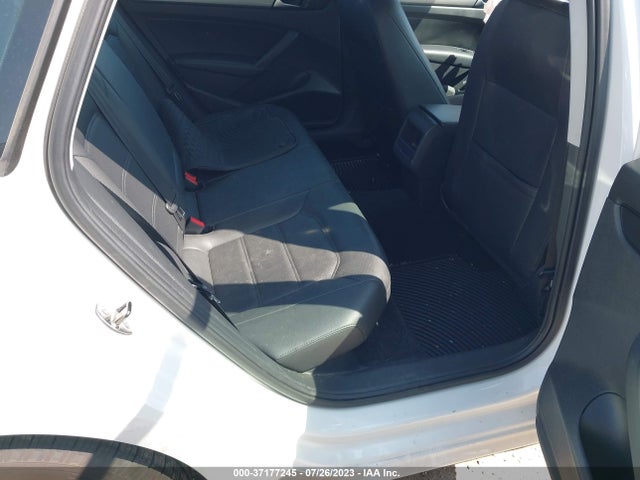 1VWAT7A34EC072688 Volkswagen Passat Wolfsburg Ed