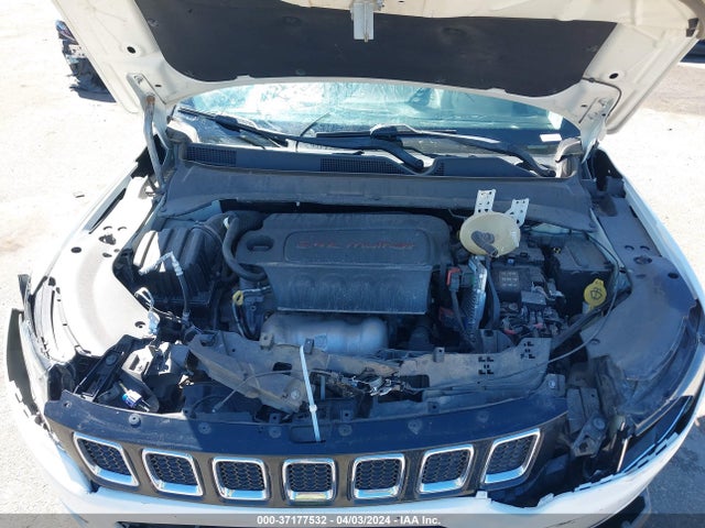 3C4NJCBB8JT212801 Jeep Compass Latitude