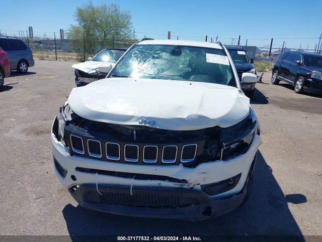 3C4NJCBB8JT212801 Jeep Compass Latitude