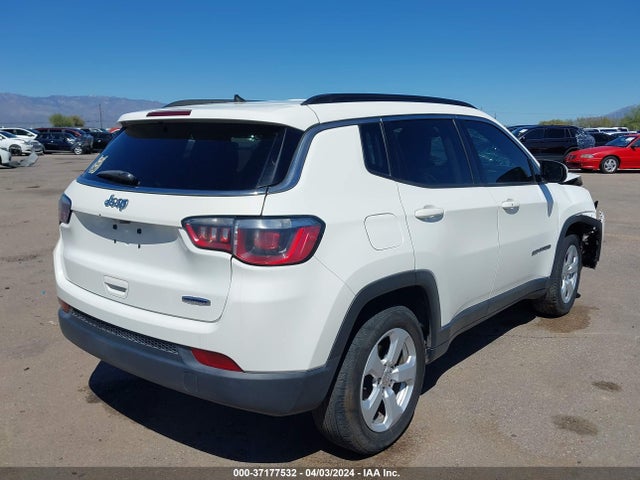 3C4NJCBB8JT212801 Jeep Compass Latitude