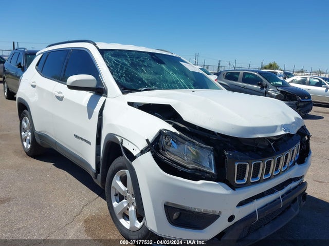 3C4NJCBB8JT212801 Jeep Compass Latitude