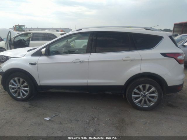 1FMCU0J91HUD28364 Ford Escape Titanium