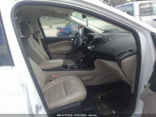 1FMCU0J91HUD28364 Ford Escape Titanium