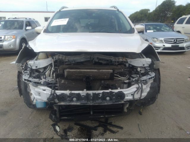 1FMCU0J91HUD28364 Ford Escape Titanium