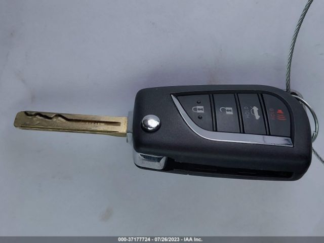 5YFEPMAE9NP285832 Toyota COROLLA LE