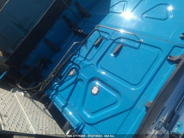 37178258 :رقم المزاد ، 3AKJHHDR4LSKU3251 vin ، 2020 Freightliner New Cascadia 126 مزاد بيع
