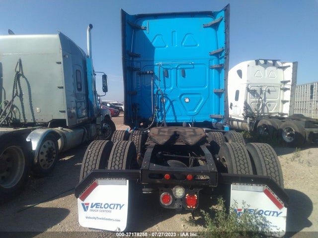 37178258 :رقم المزاد ، 3AKJHHDR4LSKU3251 vin ، 2020 Freightliner New Cascadia 126 مزاد بيع