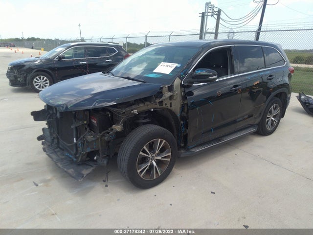 Toyota Highlander Le 2017 5TDZARFH0HS024667 Image 2