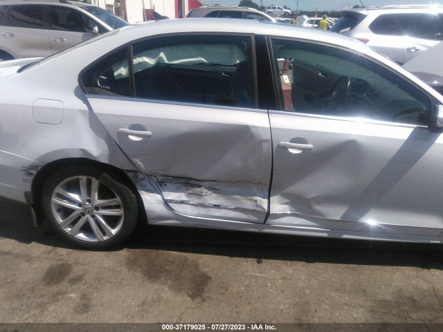 3VWL17AJ3HM248128 Volkswagen Jetta 1.8t Sel