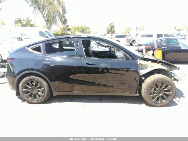 Tesla Model Y Long Range 2021 5YJYGAEE3MF295532 Image 13