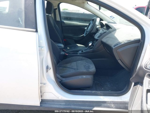 1FADP3K29FL282259 Ford FOCUS SE