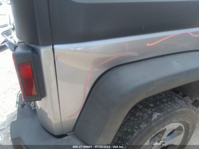 1C4BJWDG6EL313012 Jeep Wrangler Unlimited Sport