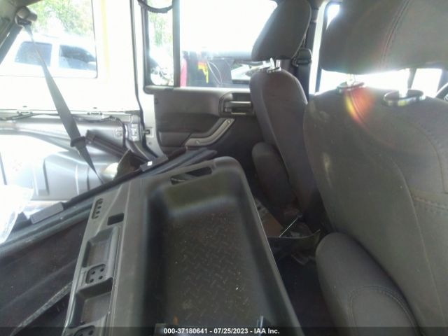 1C4BJWDG6EL313012 Jeep Wrangler Unlimited Sport