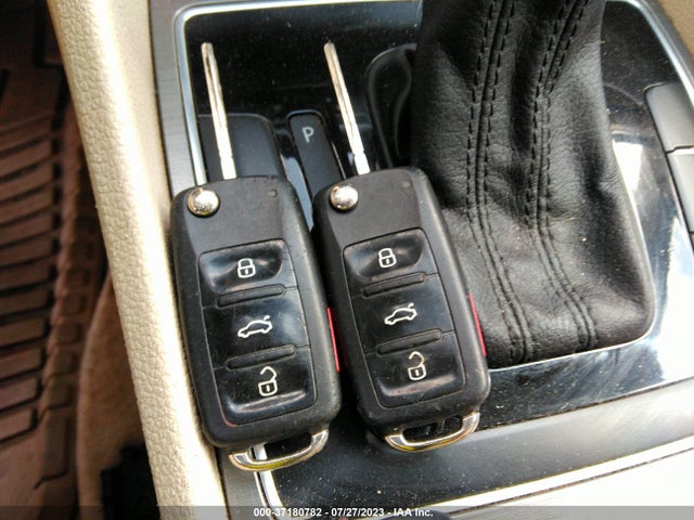1VWBS7A30FC058635 Volkswagen Passat 1.8t Se